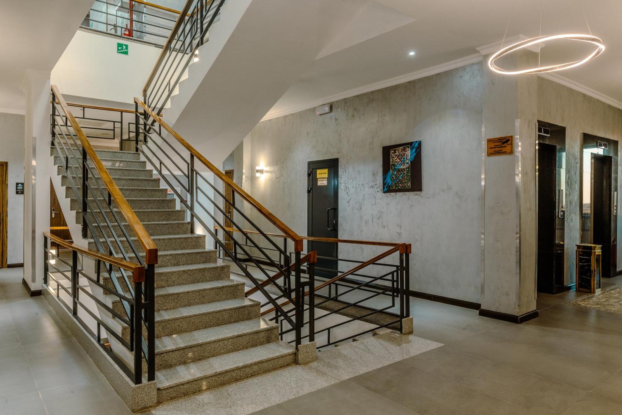 Hotel Infinity Plaza Block 1 Atyraū Exterior foto